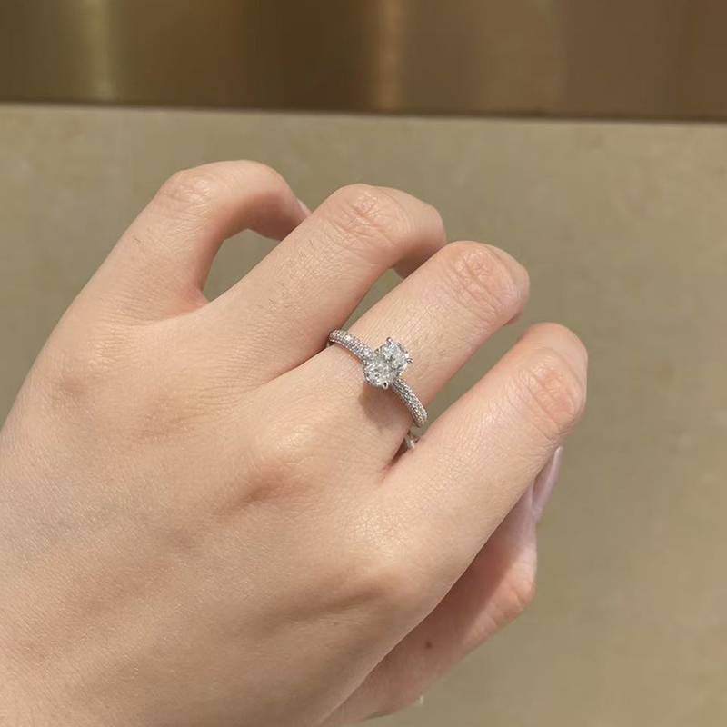 Affordable Luxury蛋形Women's RingS925银镀白金定制选款主石Moissanite1.0ct/副石高碳钻